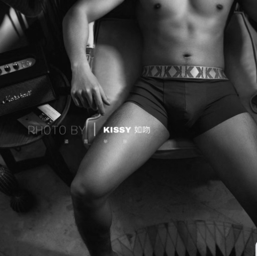 Kissy Men’s Brief is made from the Nobel award winning material ~ “Graphene” the thinnest and highest strength material in the world. The fabric is made of high-grade elastic silk + 100% Italy premium modal pure cotton. This lightweight, seamless, breathable, cooling and super soft fabric is skin-friendly, delicate and super soft and comfortable to wear all day!